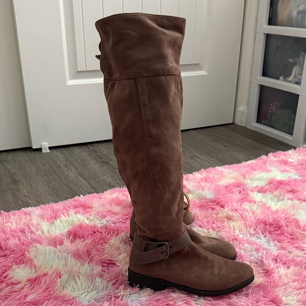 Chic Over the Knee Tan Boots